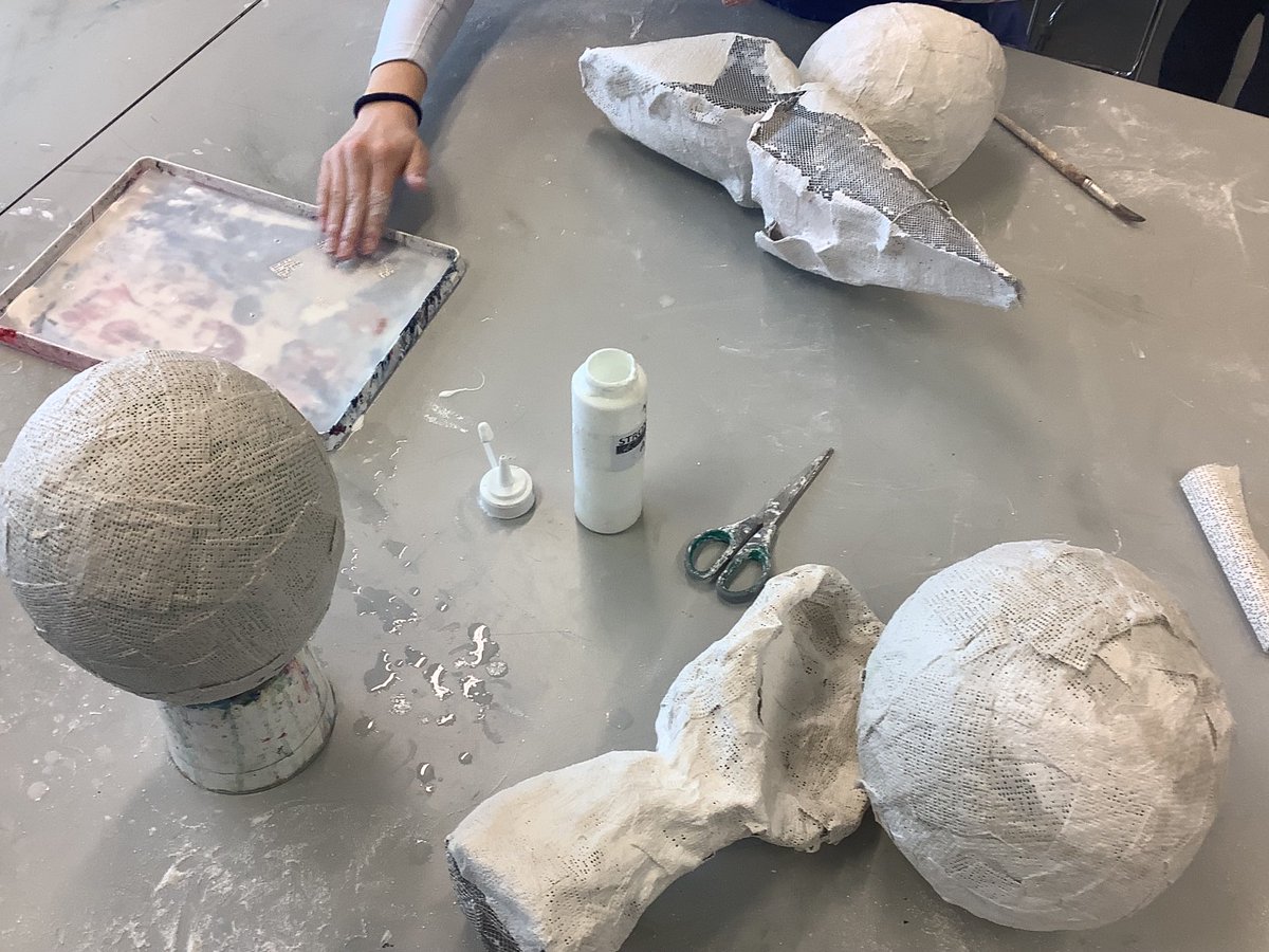 leh_art's tweet photo. U4 have been busy working on their sculptures #LEHSchool #sculpture #modroc #mess https://t.co/4CMkWk5E0z