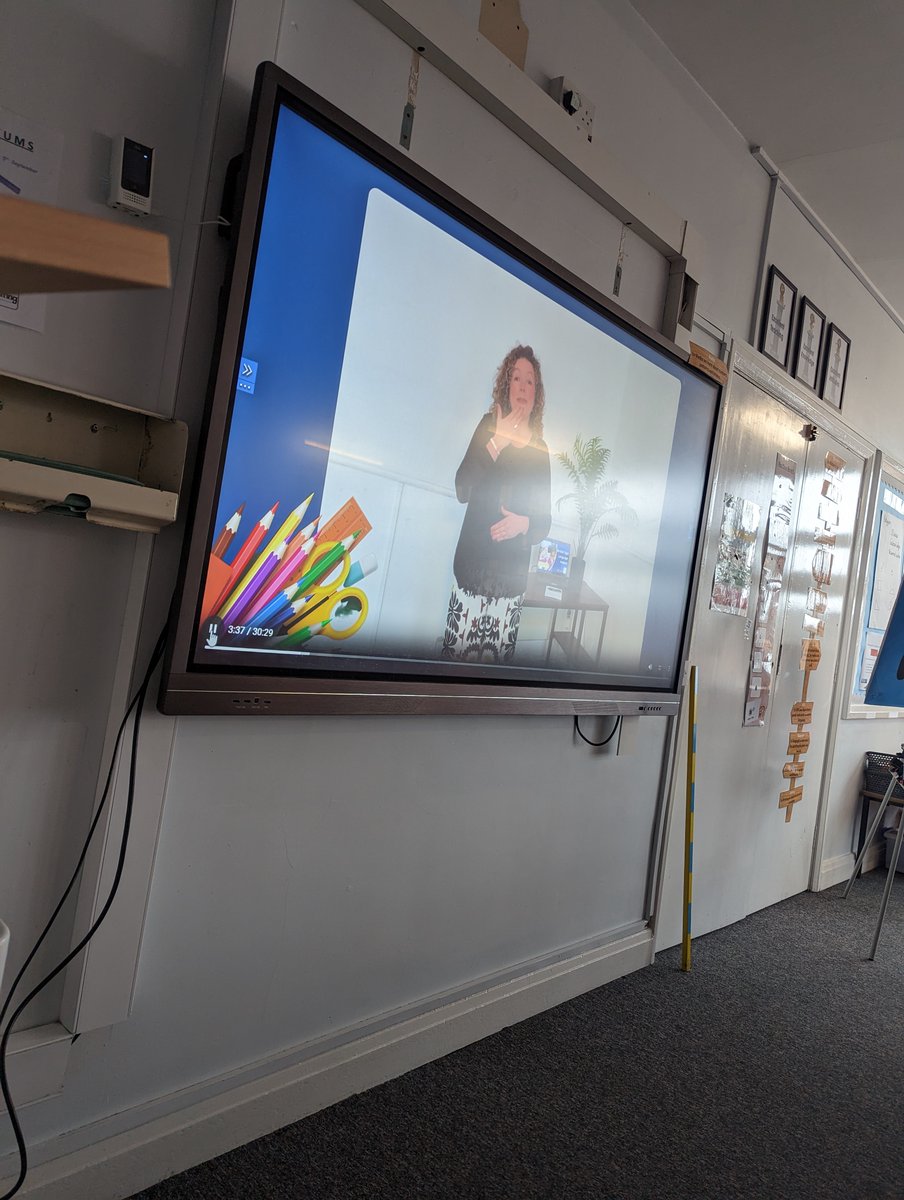 StHelensYear5's tweet photo. We really enjoyed our BSL lesson this afternoon in Year 5! We learnt so many new phrases. 
@JonesMrsL @SignatureDeaf @BDA_Deaf #SignLanguageWeek https://t.co/Hdx4Od4z3S