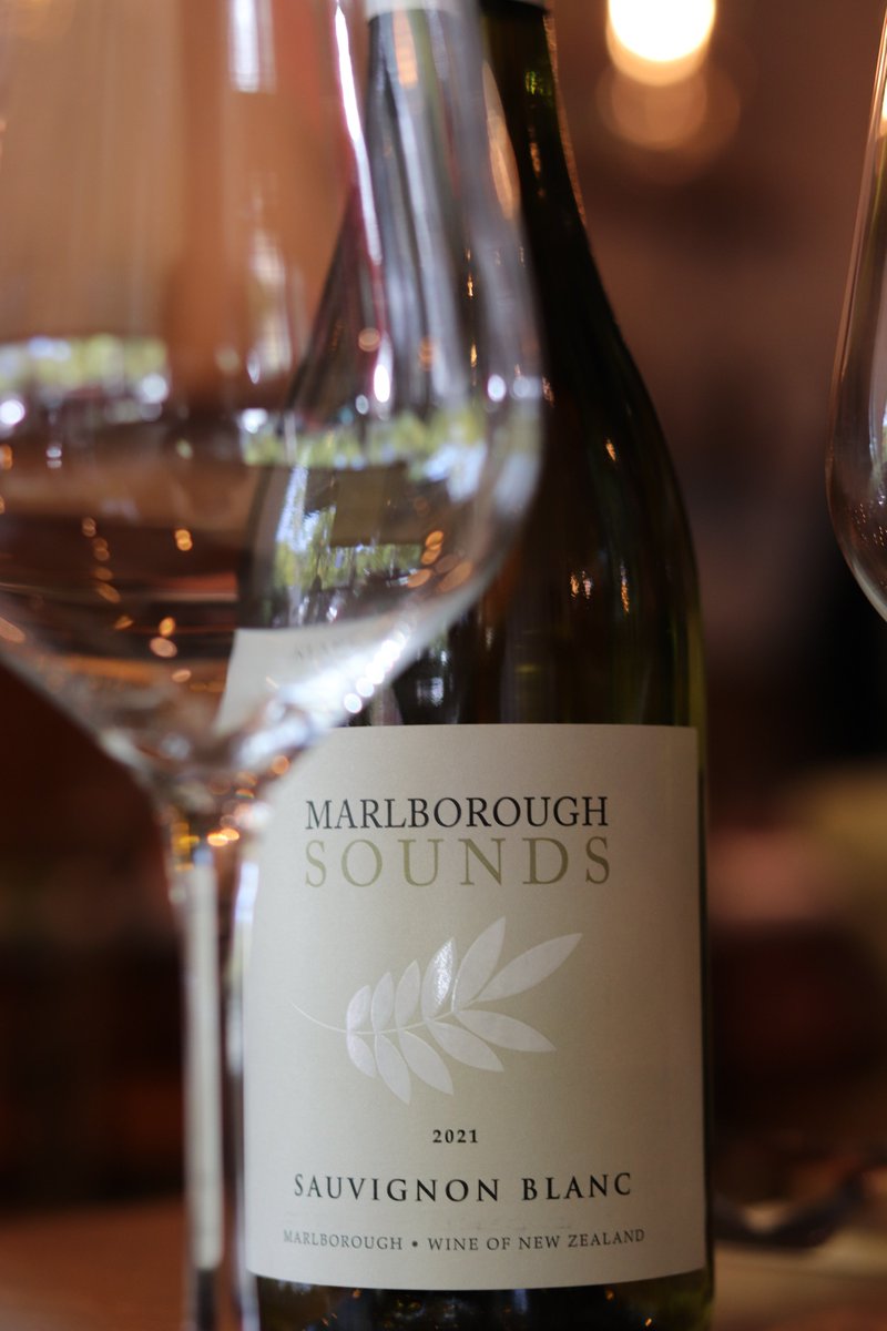 En Latasia tenemos mucha variedad de vinos, nos gusta seleccionar aquellos que son especiales y que encajan a la perfección con nuestros platos.

Haz tu reserva a través de nuestra web (link en bio) o llamando a 91 555 93 33

📍 Paseo de la Castellana, 115

#beLatasia