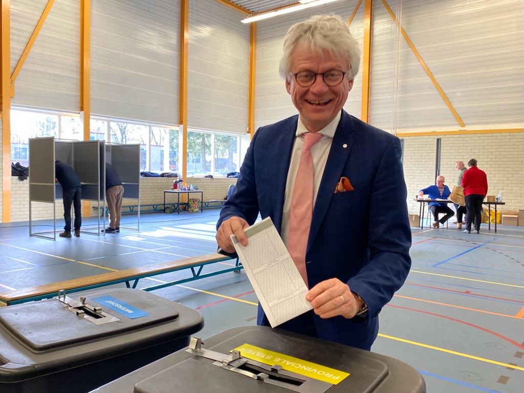 Stem uitgebracht in mijn woonplaats Apeldoorn. Vandaag tour langs stembureaus in Oldebroek, Hattem, Uddel, Culemborg en West betuwe. En dan vanaf 21.00uur Arnhem. Vergeet niet te stemmen 🗳️