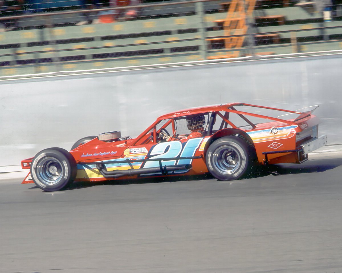 t501tx's tweet photo. @OswegoSpeedway another from my slides from 1984 with Greg Sacks behind the wheel  #gregsacks #pavementpounder #modified https://t.co/iT8CsI5RLS