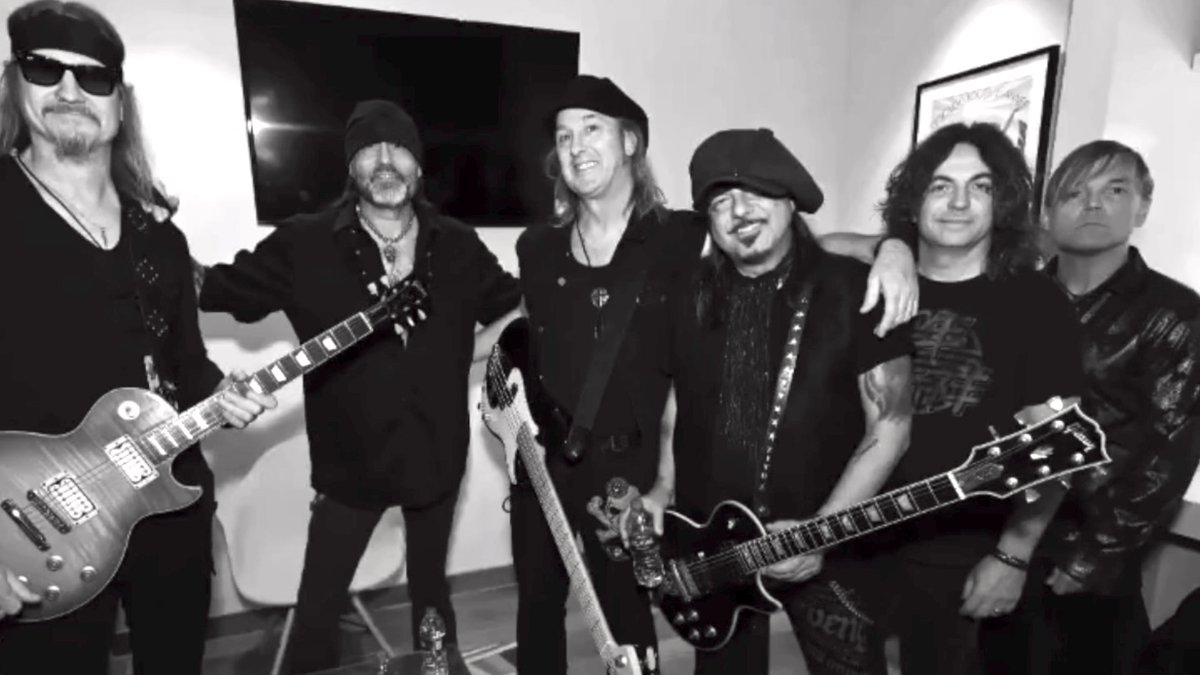 CountsKustoms's tweet photo. The Mighty @COUNTS77 has a huge week of shows! It’s all capped off with a larger than life set at the Las Vegas Speedway on Saturday, March 18 at 2pm! Come check them out!  #history #lasvegas #countskustoms #countingcars #counts77 https://t.co/Wpk8Bfmazm