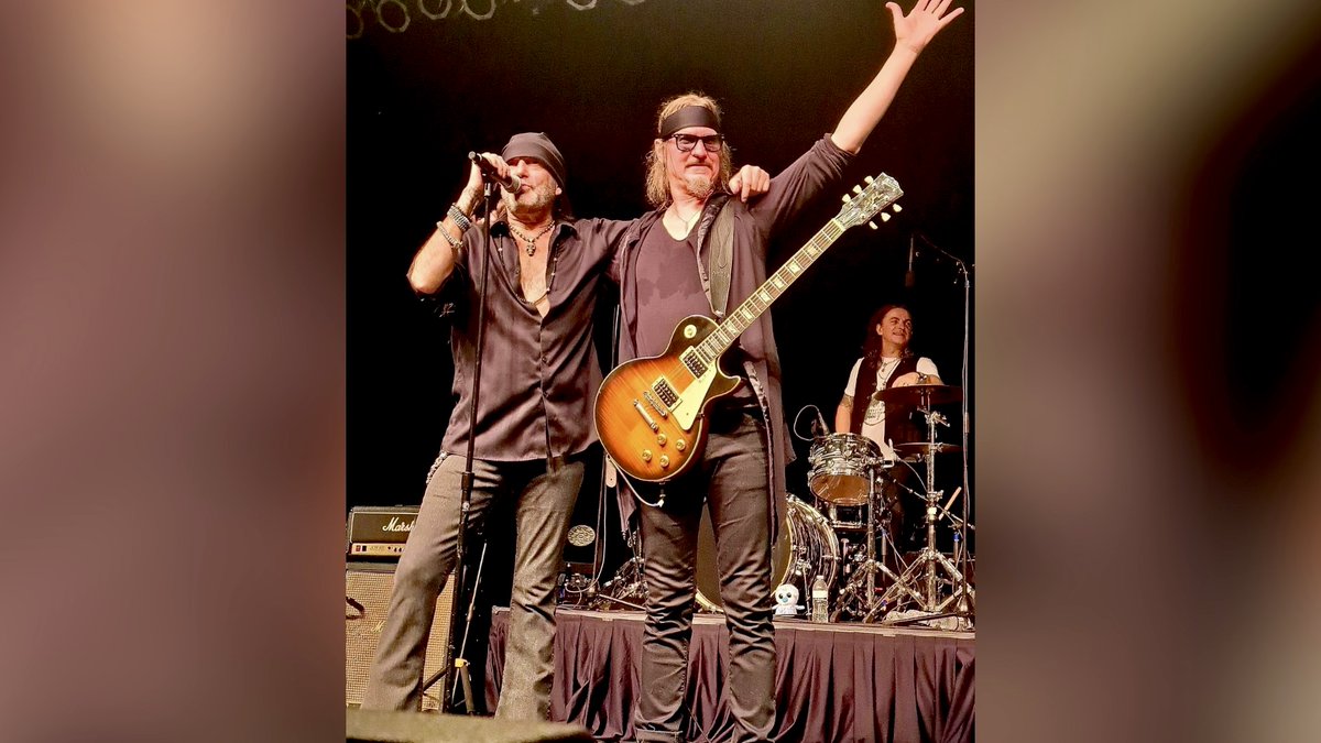 CountsKustoms's tweet photo. The Mighty @COUNTS77 has a huge week of shows! It’s all capped off with a larger than life set at the Las Vegas Speedway on Saturday, March 18 at 2pm! Come check them out!  #history #lasvegas #countskustoms #countingcars #counts77 https://t.co/Wpk8Bfmazm