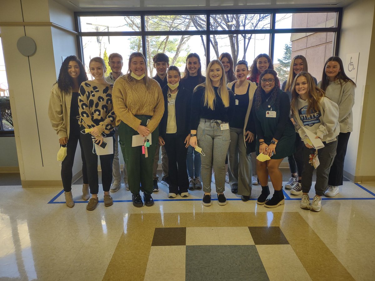 MasonCoBiomed's tweet photo. Excited to kick-off job shadowing with Meadowview Regional Medical Center today. This has been a long time coming since COVID. I am so thankful for CEO Joe Koch who has opened the doors for these future health professionals! https://t.co/1BkRkZh1OH