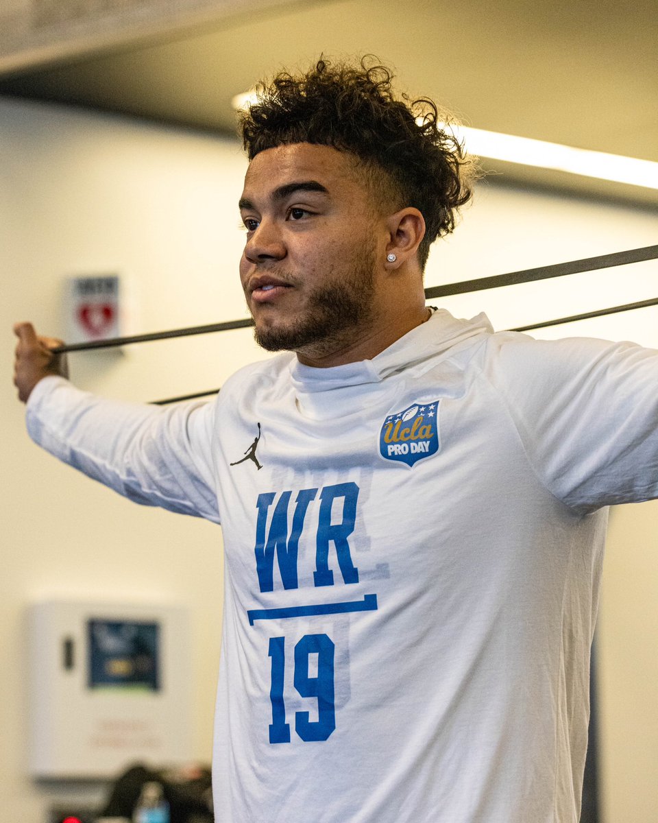 UCLAFootball's tweet photo. Time to show out! #UCLAProDay https://t.co/AedzuLFV0f