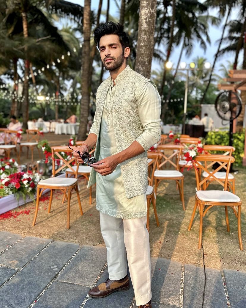 arjitanejaworld's tweet photo. Stylish and classy AJ πβ¨π€©
ππΈ : @arjitaneja Hello YOU! π«³ (creepy voice)
#ArjitTaneja #Arjit #Actor #ActorsLife #GoaDiaries #KrishRag #GoodVibes #IndianWedding #MensWear #MensStyle #Photography #Celebrity #IndianWear #Goa https://t.co/ZnlE7GqpWH