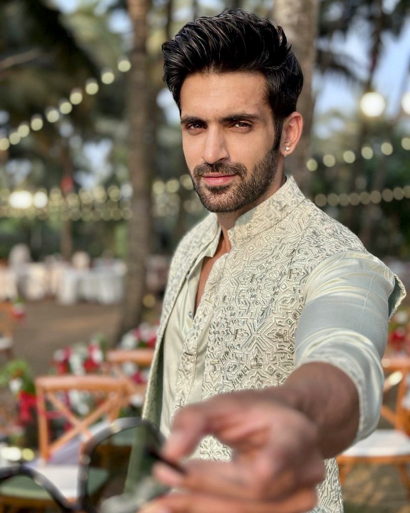 arjitanejaworld's tweet photo. Stylish and classy AJ πβ¨π€©
ππΈ : @arjitaneja Hello YOU! π«³ (creepy voice)
#ArjitTaneja #Arjit #Actor #ActorsLife #GoaDiaries #KrishRag #GoodVibes #IndianWedding #MensWear #MensStyle #Photography #Celebrity #IndianWear #Goa https://t.co/ZnlE7GqpWH