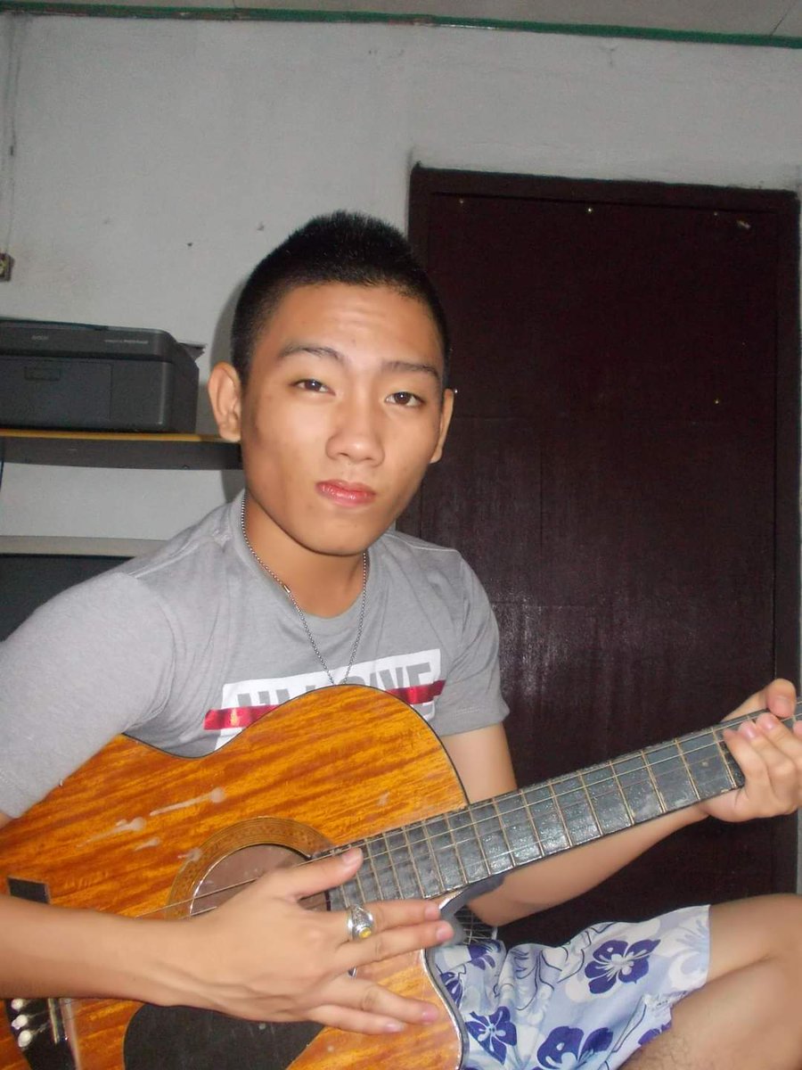 Wanderlust293's tweet photo. Sang emo pa sang una ga skateboard para gle kg gitara 😸😂😄 #circa2012 https://t.co/JXqyoVVd9R