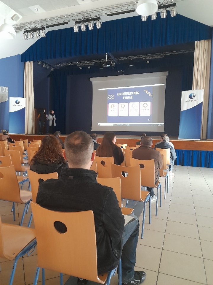 Foucras2's tweet photo. #poleemploi de Denain le forum "l'emploi près de chez vous" c'était ce matin! rencontre de 7 employeurs en proximité pour les demandeurs d'emploi des communes de #Hordain #LieuStAmand  #Avesneslesec des opportunités d'emploi🎯 #Emploi #Recrutement @hottin_sullivan @sdewaele59111 https://t.co/FawhejpIfN