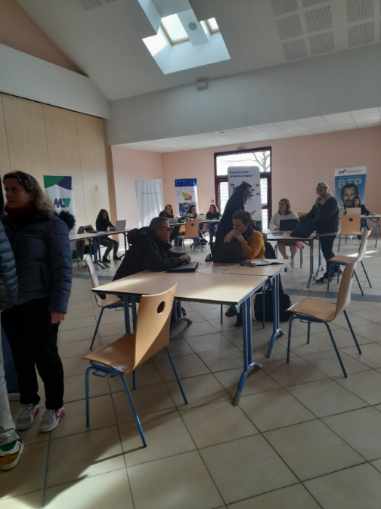 Foucras2's tweet photo. #poleemploi de Denain le forum "l'emploi près de chez vous" c'était ce matin! rencontre de 7 employeurs en proximité pour les demandeurs d'emploi des communes de #Hordain #LieuStAmand  #Avesneslesec des opportunités d'emploi🎯 #Emploi #Recrutement @hottin_sullivan @sdewaele59111 https://t.co/FawhejpIfN
