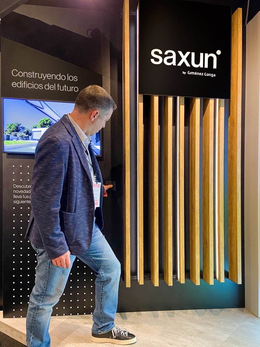 Saxun_Solar's tweet photo. Architect@Work ya ha abierto sus puertas en Barcelona a la innovación arquitectónica.
En el stand 68 te esperan las Celosías R-100 con LED y los Toldos verticales Wind Screen con sistema ZIP, para “construir los edificios del futuro”.
#Architectatwork #Barcelona #Arquitectura https://t.co/E7tUWYpZdQ