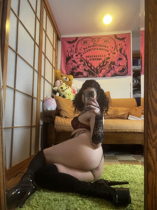 Want to be my new chair? https://t.co/uj5ZuPAINs<a href="/tag/exxxoticanj"class="tags"><span>#exxxoticanj</span></a>
