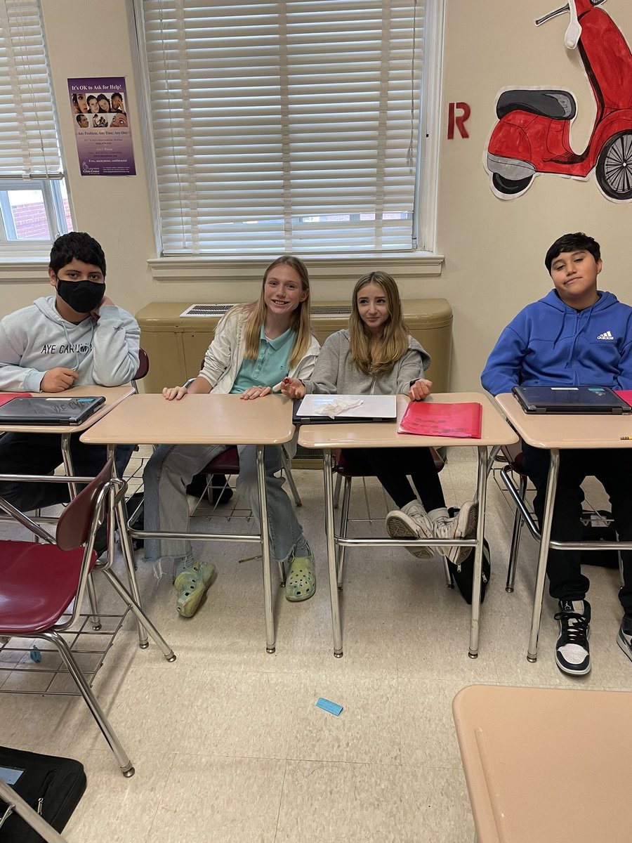 gcsd_wlenl's tweet photo. Ms. Morraโs 7th grade Italian class played โGuess the Language.โ They heard 15 seconds of songs in 8 different languages and had to guess the language! ๐ฎ๐น ๐ #glencovepride #embracinginclusivity #sparkingcuriosity #flweek https://t.co/P7J0hfmqFB