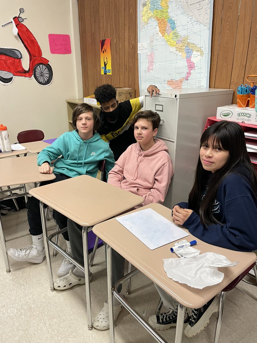 gcsd_wlenl's tweet photo. Ms. Morraโs 7th grade Italian class played โGuess the Language.โ They heard 15 seconds of songs in 8 different languages and had to guess the language! ๐ฎ๐น ๐ #glencovepride #embracinginclusivity #sparkingcuriosity #flweek https://t.co/P7J0hfmqFB
