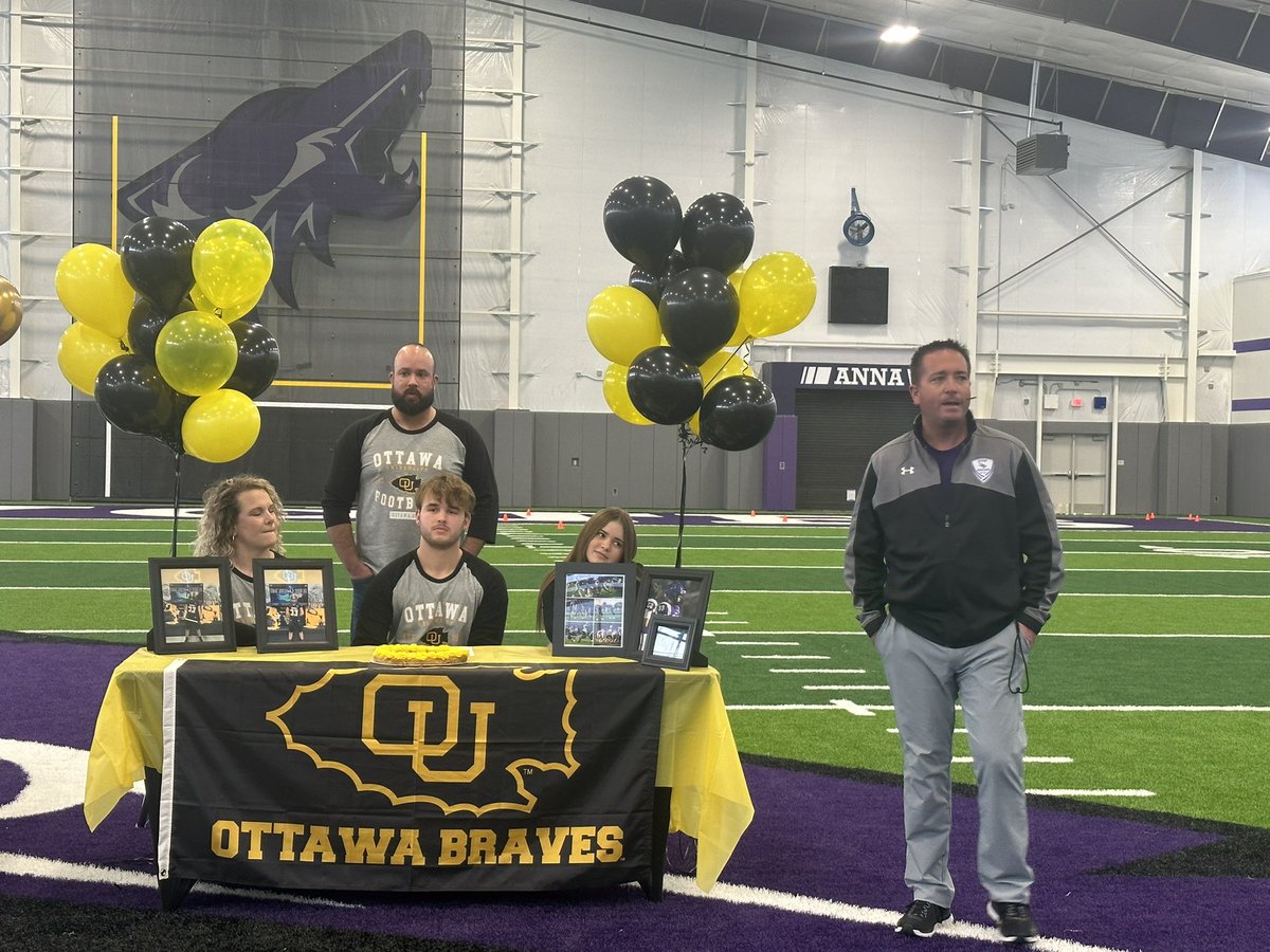 Congrats to <a href="/Braylon_W8/">Braylon Wilson</a> for signing with <a href="/OttawaBravesFB/">Ottawa Braves Football</a> 

#CU on Saturdays

<a href="/8_parr/">Seth Parr</a>