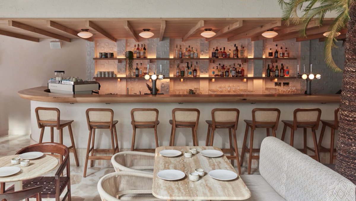 London design firm A-nrd has used a natural palette to give the Milk Beach restaurant a laidback atmosphere. Walls treated with stucco and limewash bring warmth to the spacious interior, as well as creating a sense of consistency throughout. #InspiringInteriors