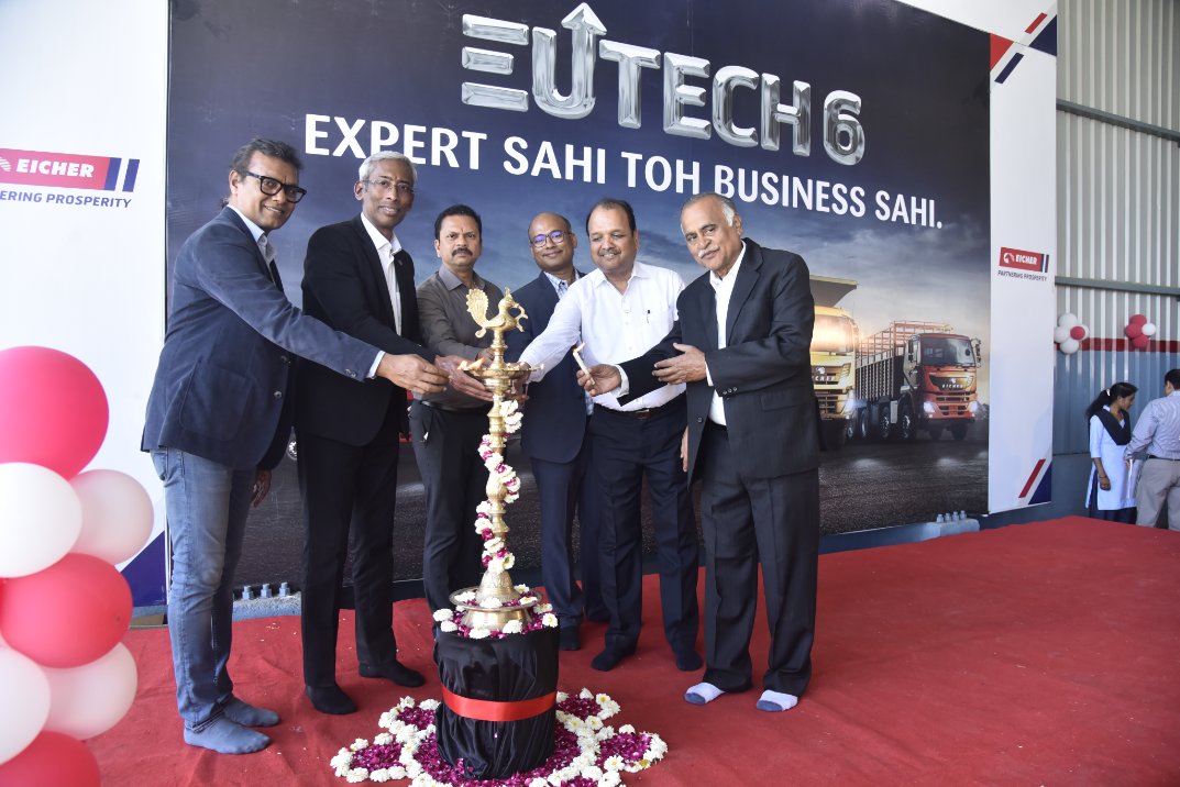 ETBIndia's tweet photo. We are now closer to you with our new #dealership - Girnar Motors, Nagpur, Maharashtra.
We Are With You Har Qadam Har Waqt.
Know more: https://t.co/krrhe0h1TQ
#DealershipNetwork #NetworkExpansion #Growth #opportunity #Success #Prosperity #Eicher #EicherTrucksAndBuses https://t.co/Z7ZWv770gj