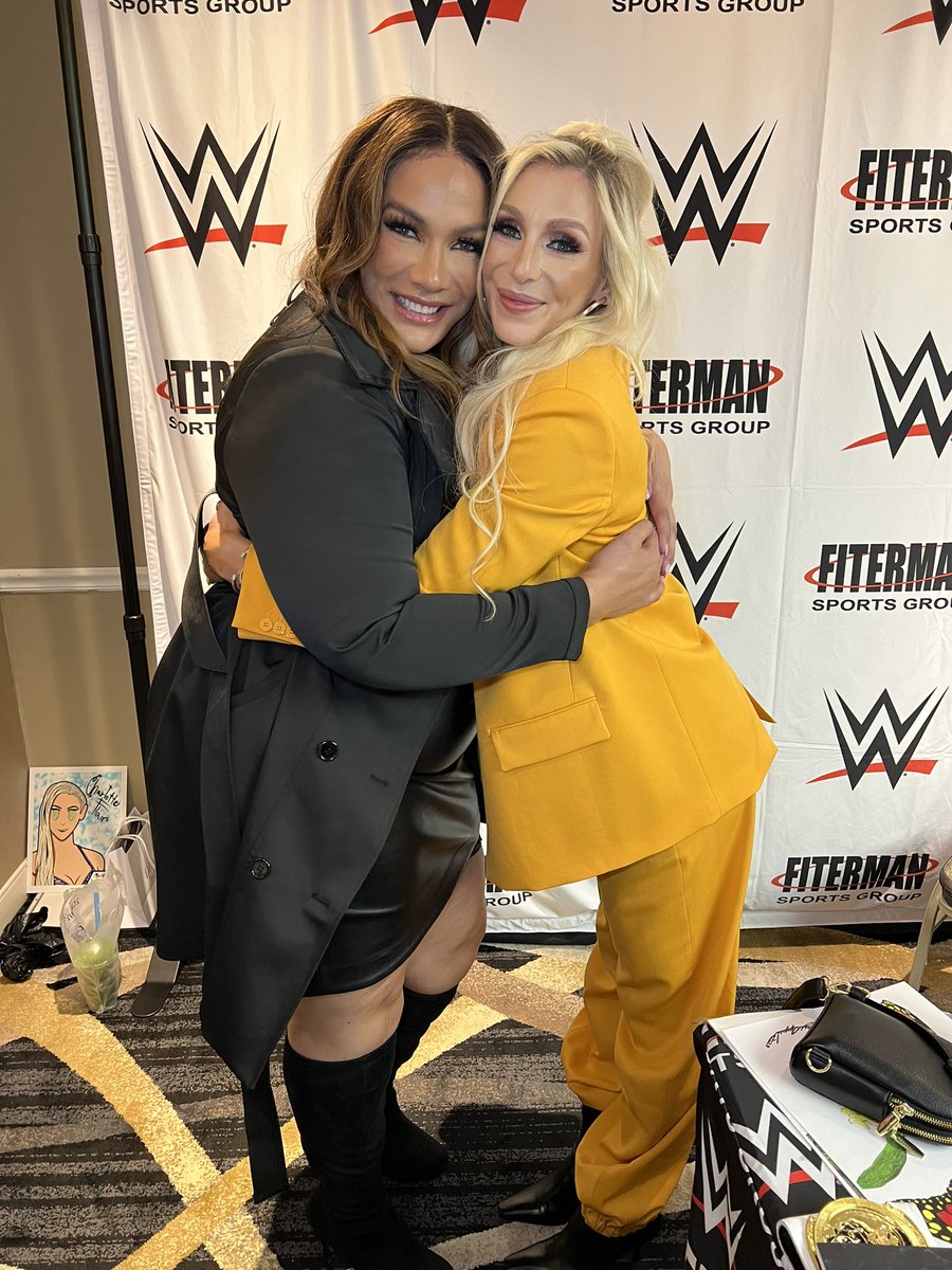 LinaFanene's tweet photo. We can’t stand each other 🖤💛 @MsCharlotteWWE https://t.co/sOfnvvcwn1