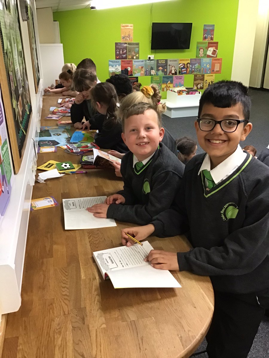 LindenRDCedar's tweet photo. Lots of very happy and satisfied children today! 
Everyone received their very own chosen book, courtesy of the ‘Young Readers Programme’. 📚📚📚😃
#YoungReadersProgramme @Literacy_Trust @BritishLandPLC @JosieDibnah @Linden_Reading  @Linden_PDev @BrownsBFS https://t.co/KyzSgIH3Qm
