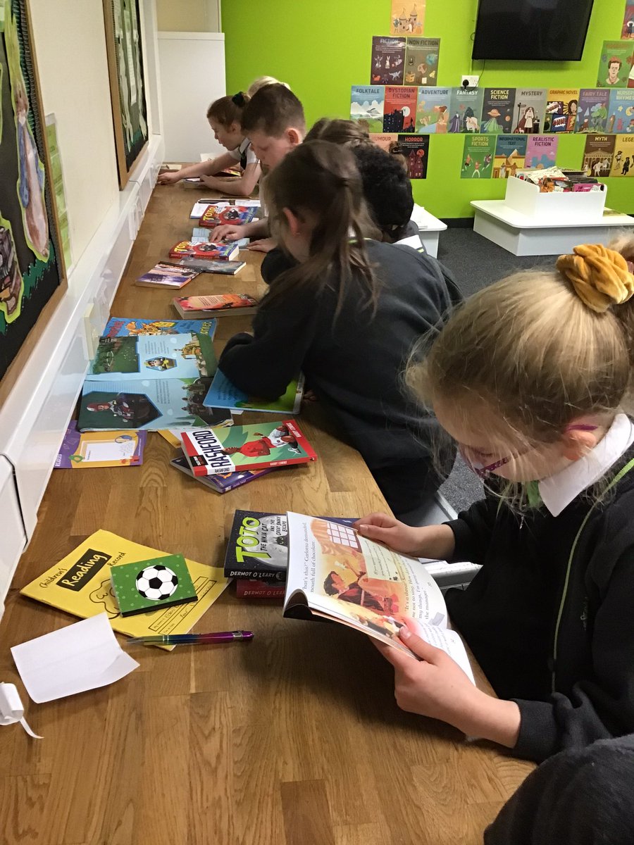 LindenRDCedar's tweet photo. Lots of very happy and satisfied children today! 
Everyone received their very own chosen book, courtesy of the ‘Young Readers Programme’. 📚📚📚😃
#YoungReadersProgramme @Literacy_Trust @BritishLandPLC @JosieDibnah @Linden_Reading  @Linden_PDev @BrownsBFS https://t.co/KyzSgIH3Qm