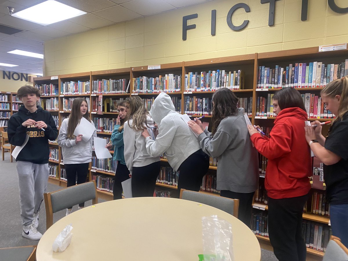 Yesterday the SGA met to discuss future community activities and brainstorm for our upcoming trip!! On Thursday the SGA will be doing a service activity for the school.