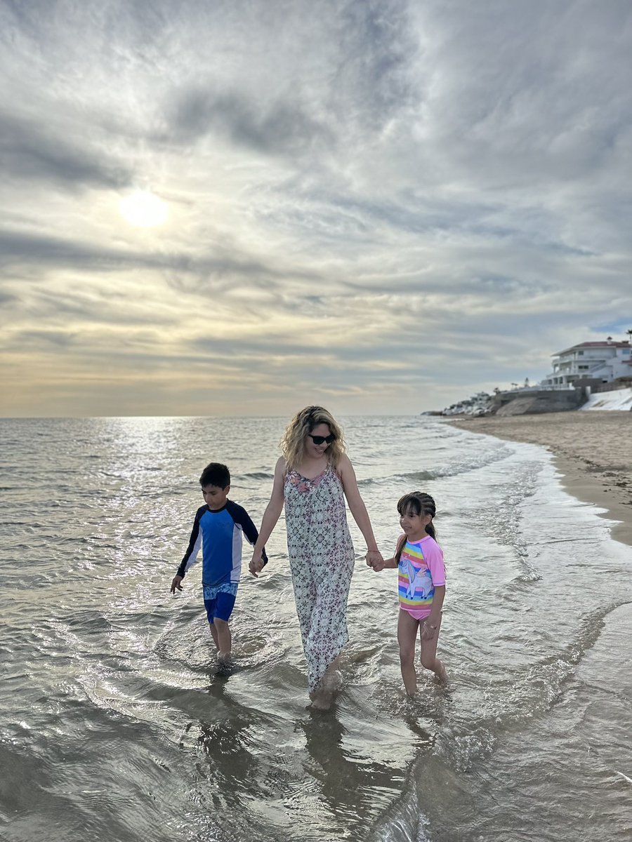 HuizarIdalhi's tweet photo. Vamos pa’ la playa 🌊 #SpringBreakMemories @EastwoodKnolls @RobRobledoEKIS https://t.co/zMMVahxfNU
