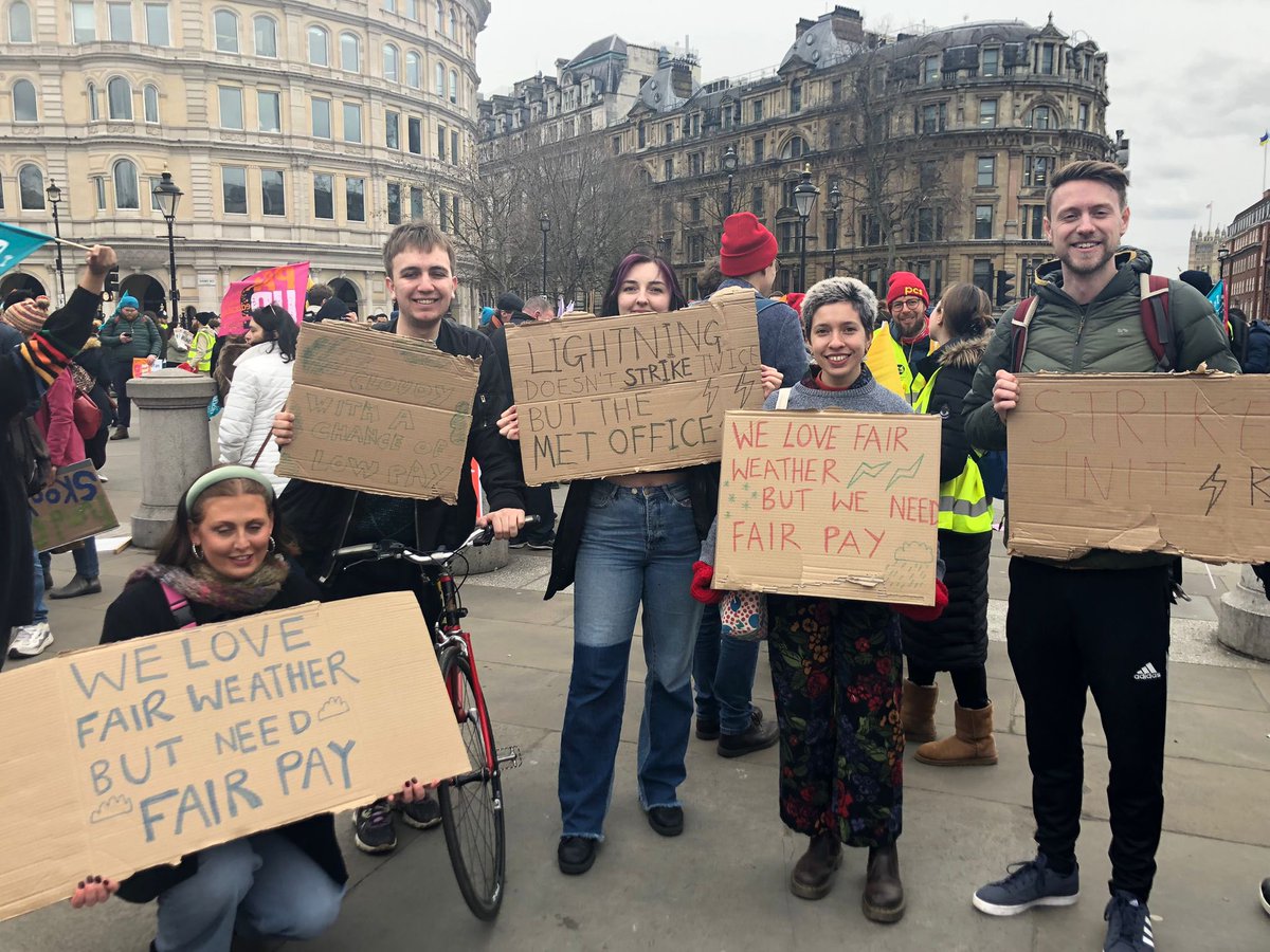 repping <a href="/ProspectMetO/">Prospect Met Office</a> in trafalgar square today #loveukweather