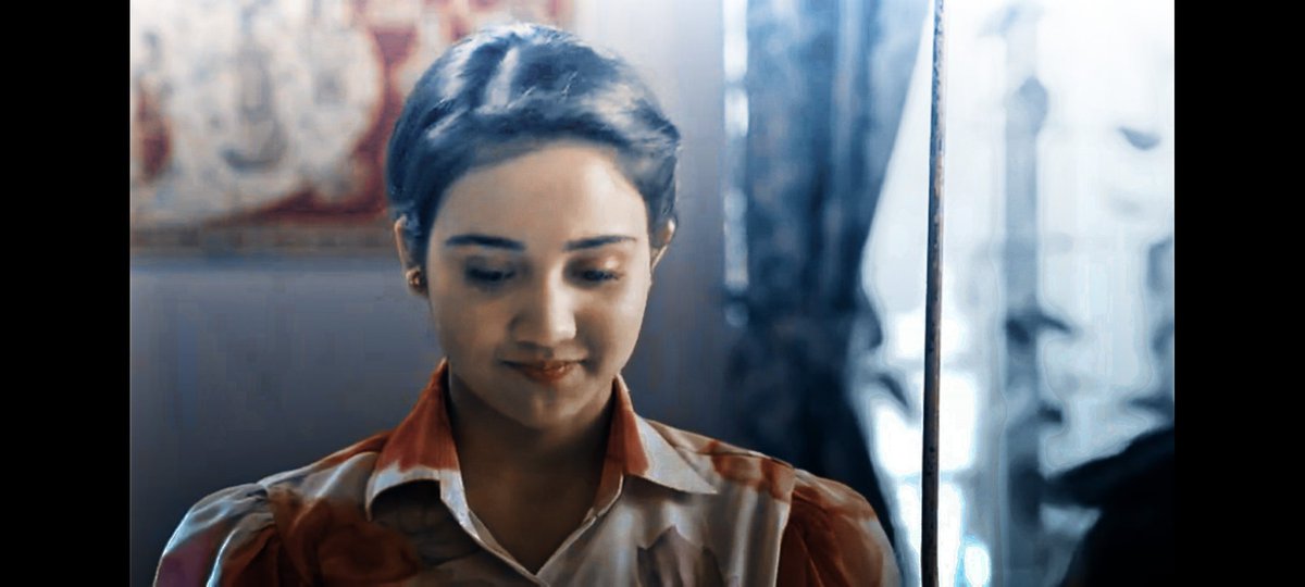 qaagazkikashti's tweet photo. bela - padhai kaisi chal rahi hai naina ?

naina - acchi chal rahi hai chachiji

anand - aur uski ??

omagod 😂 chachaji teasing naina with sameer's name and her sharmaing is the cutest thing 🤏❤️

#YehUnDinonKiBaatHai #yudkbh https://t.co/pWwM4y9xTF
