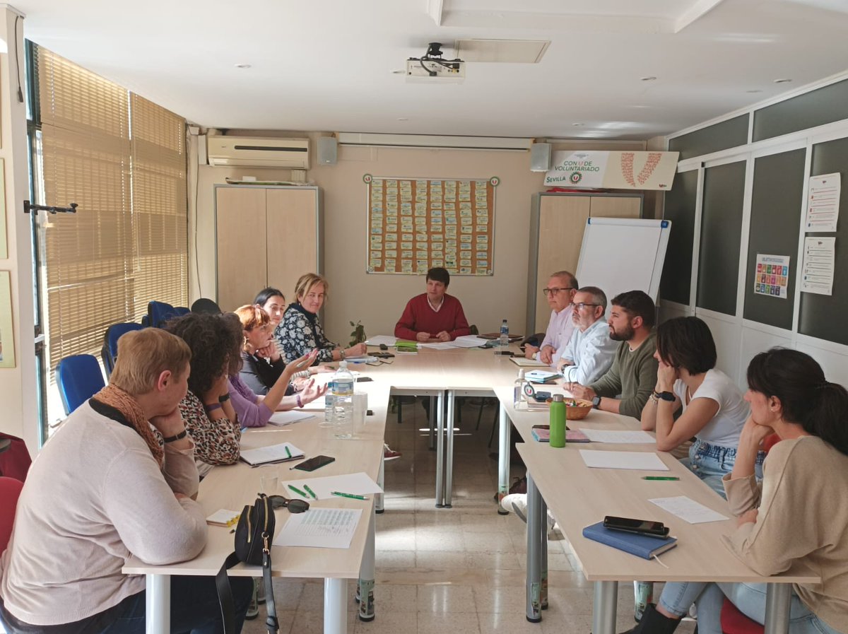 Planificamos próximas actividades y evaluamos el estado actual del voluntariado en Sevilla con las personas responsables de nuestras entidades en la reunión trimestral <a href="/pvoluntariado/">Plataforma del Voluntariado</a> <a href="/VoluntariadoPAV/">Plataforma Andaluza de Voluntariado</a> <a href="/Ayto_Sevilla/">Ayuntamiento de Sevilla</a>