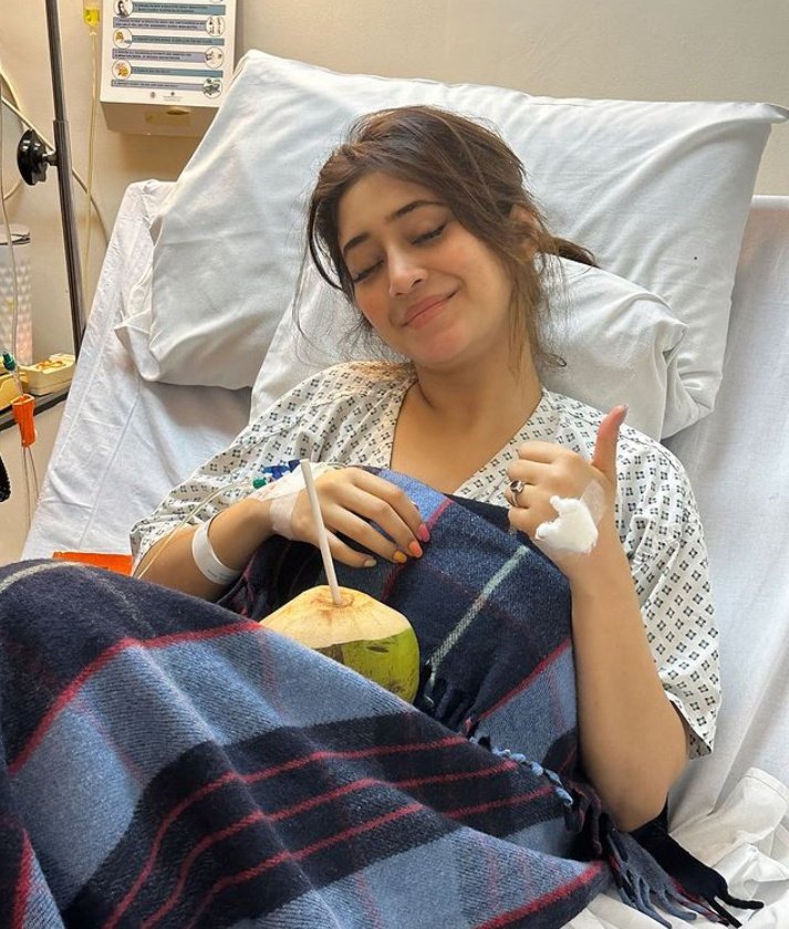 "Allahumma Rabbin Naas 
Adhabal basa Ashfihi 
Wa anta shafee La shifaa 
Illa Shifauuka Shifa'an 
La yugadiru saqama"🤲

Shivangi my strongest girl May Allah bless you always 😇 bas yahi dua hai ki Allah Ta'ala jald hi Shifa atah kare 🫶🤗 sending loads of love 😘

#ShivangiJoshi