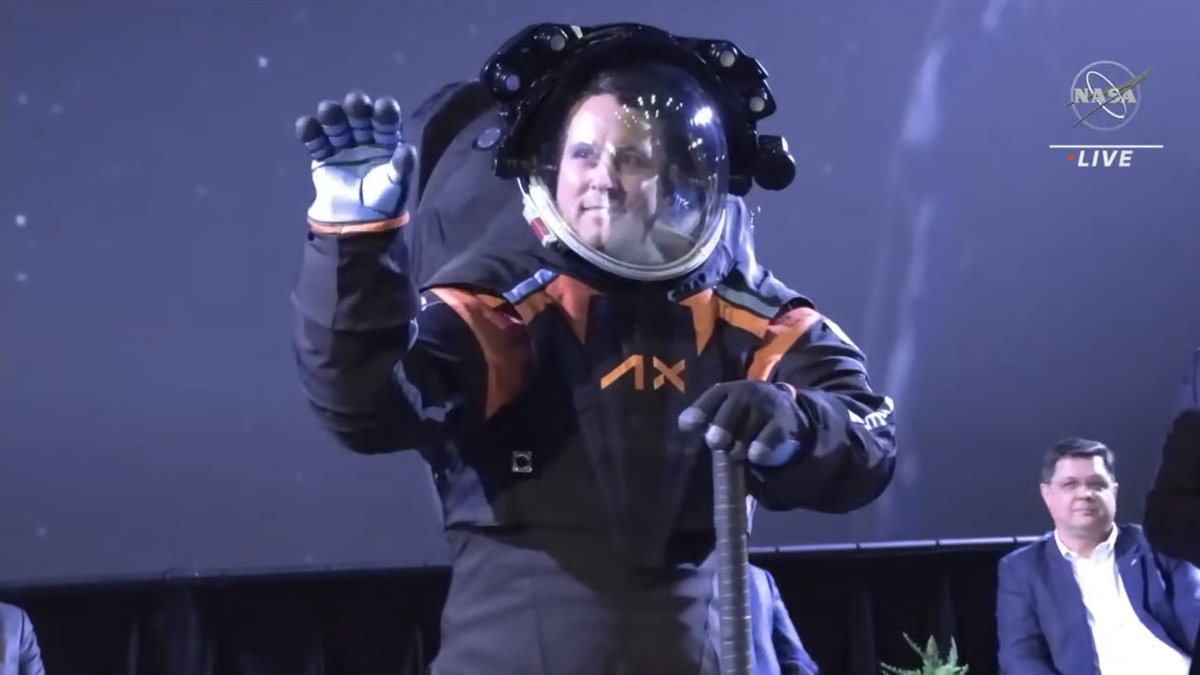 Gizmodo's tweet photo. Newly Unveiled Artemis Moon Suit Is a Giant Leap for NASA https://t.co/7R6aXIheWy https://t.co/plg5Pg4Pkl