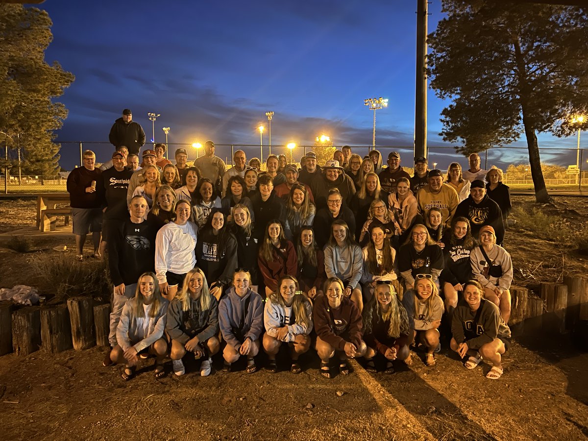 CoeSoftball's tweet image. It was our traditional Spring Trip Friends &amp;amp; Family picnic last night. 'Twas a beautiful night with lots of great food and a wonderful opportunity for everyone to get to know each other a little better. Thanks to all our fans who made the trip to Tucson!! #KohawkFamily #Team44
