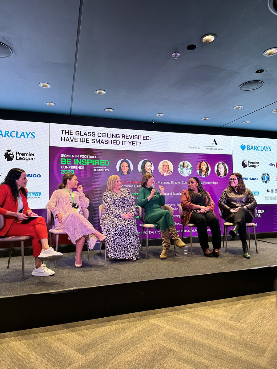 Phenomenal panel discussing breaking that glass ceiling 👩🏼‍🤝‍👩🏾👌🏽 @WomeninFootball #WIFBeInspired