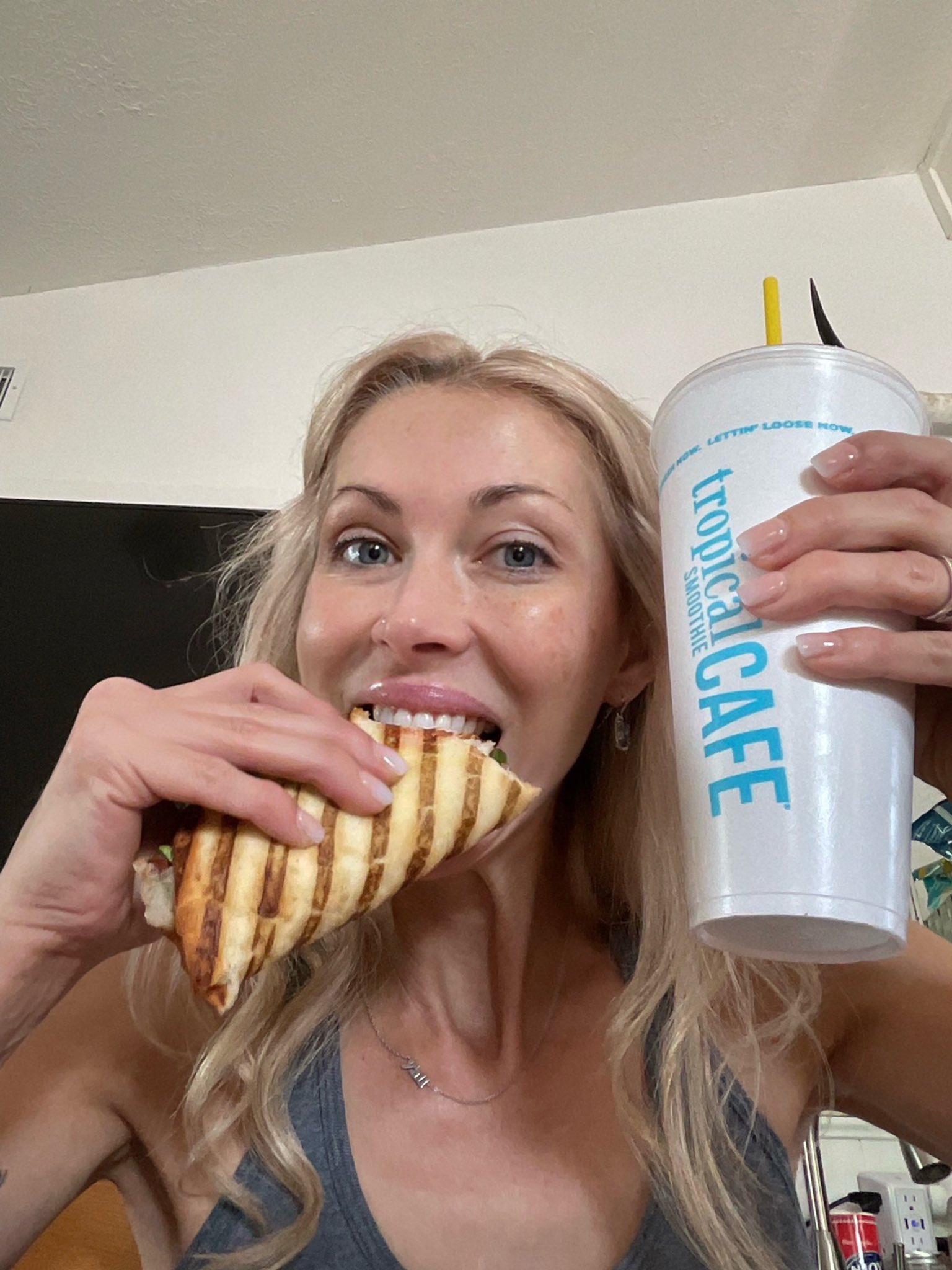 TW Pornstars - Holly Hotwife Top 0.06%. Twitter. Eating before my scene