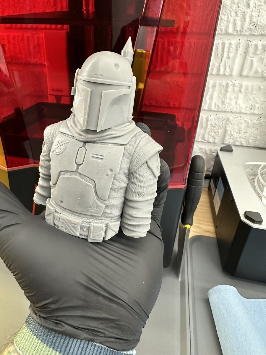 jonschwenn's tweet photo. Trying sunlu resin to save money. I may be overexposing it and losing some detail - but I think I prefer the Elegoo space grey. Boba is Sunlu - mando is Elegoo.  #3Dprinting https://t.co/CnjTM8KDat