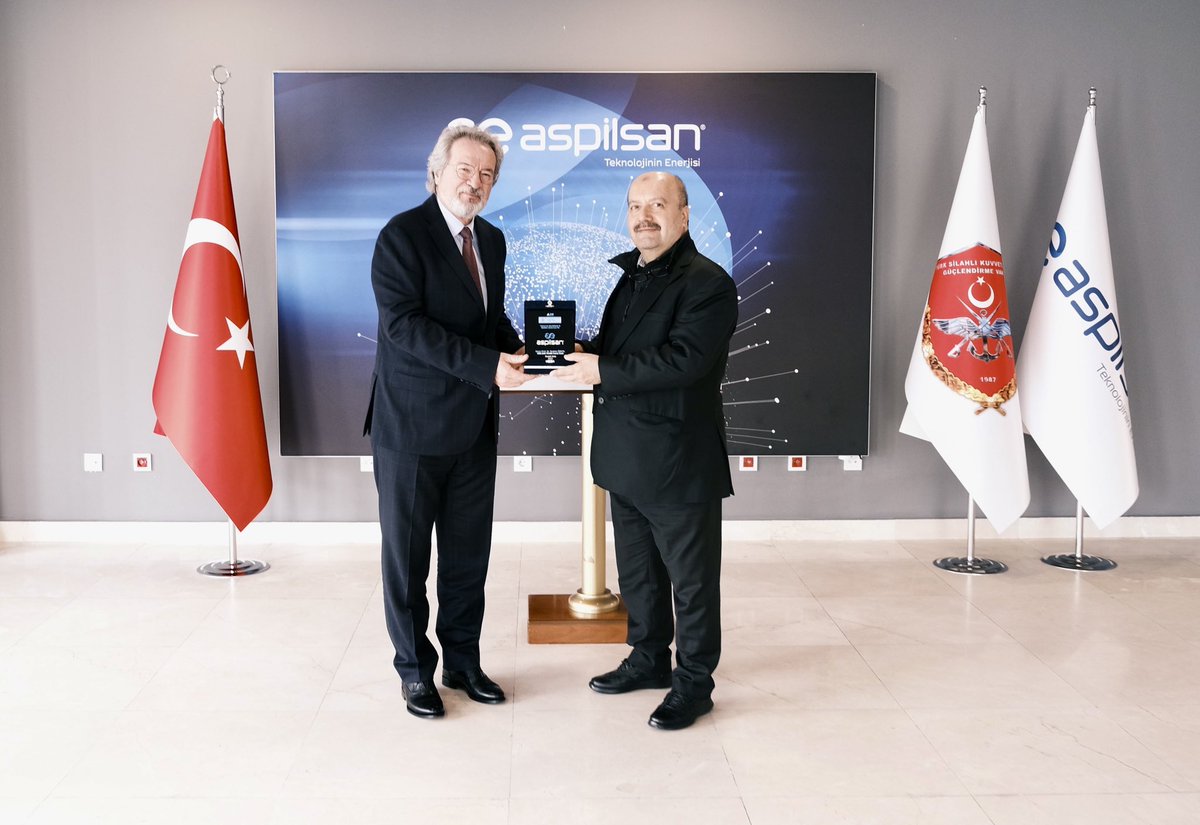 aspilsan_enerji's tweet photo. ASELSAN Yönetim Kurulu Üyesi Prof. Dr. İbrahim Özkol Mimarsinan Organize Sanayi Bölgesi’ndeki lityum iyon pil üretim tesisimizi ziyaret ederek incelemelerde bulundu ve faaliyetlere ilişkin brifing aldı. #AspilsanEnerji https://t.co/CuWUp2HD9O