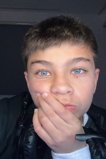 Gözlerindeki maviyi bulmak için derin denizlere mi bakayım sonsuz gökyüzüne mi can parçam 😔💙
#isiaskastencinayet