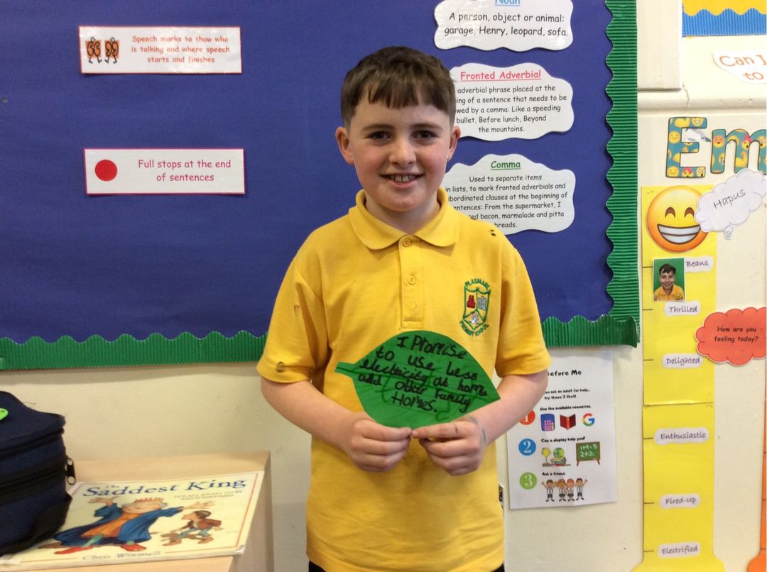 PlasmarlPrimary's tweet photo. Year 4/5 have been making a #ForestOfPromises, writing what we'll do to help our planet, and what we want to see our world leaders doing 🌍
@PlasYear4and5
#PlasHum
#PromiseToThePlanet  
@wwf_uk https://t.co/FcvDEu9V5g