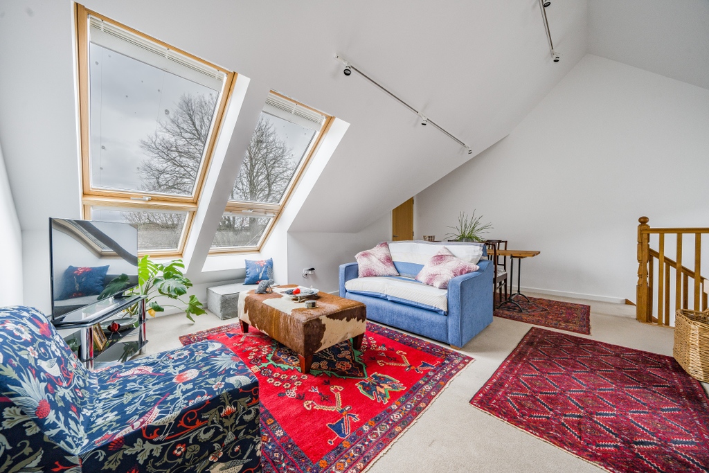 Un tres magnafique pied a terre surplombant le Parc Boscawen!

Full details (in English) here - digital.fluxpro.io/Brochure/TRU23…