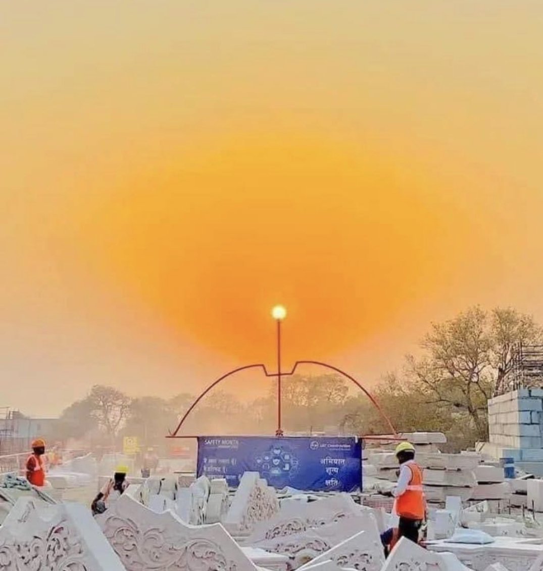 मन मुसुकाइ भानुकुल भानू।
रामु सहज आनंद निधानू॥
बोले बचन बिगत सब दूषन।
मृदु मंजुल जनु बाग बिभूषन॥

श्री राम जन्मभूमि मंदिर निर्माण स्थल पर खींचा गया एक चित्र

A picture clicked at Shri Ram Janmabhoomi Mandir construction site.