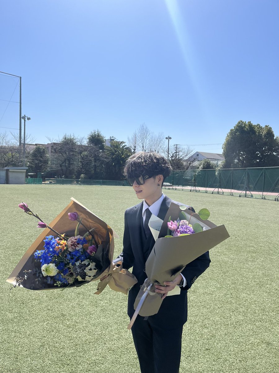 _____2000s___'s tweet photo. こんな僕ですが無事に4年生大学卒業式できました👏

 #卒業式 https://t.co/IAporJVNYi