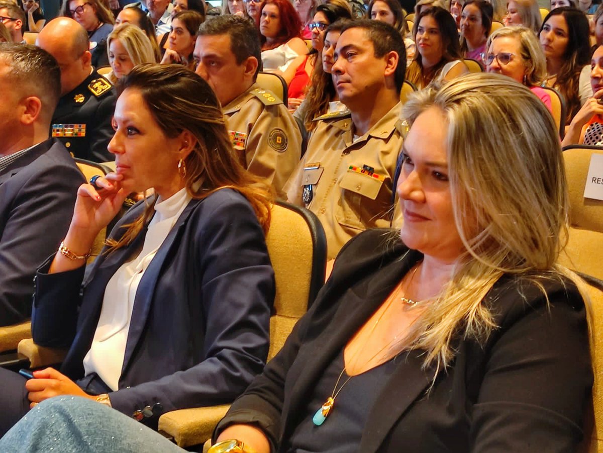 rs_igp's tweet photo. Hoje tivemos a oportunidade de participar da cerimônia no Palácio da Justiça, onde o governador Eduardo Leite assinou o decreto que regulamenta o selo EmFrente, Mulher. https://t.co/yzh86rpDEU