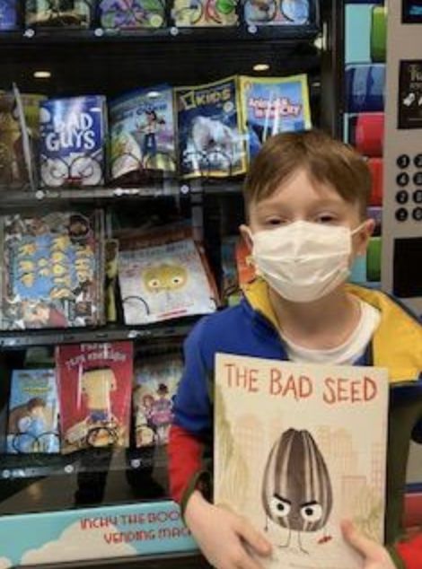 EWlibrary50's tweet image. Congratulations to these wildcats! They earned FREE books from our vending machine. #pbis #LifeintheW @IamJoryJohn #Flyguy @SelenaLaFlor @DrewDaywalt @rachelvailbooks @Woodland50News