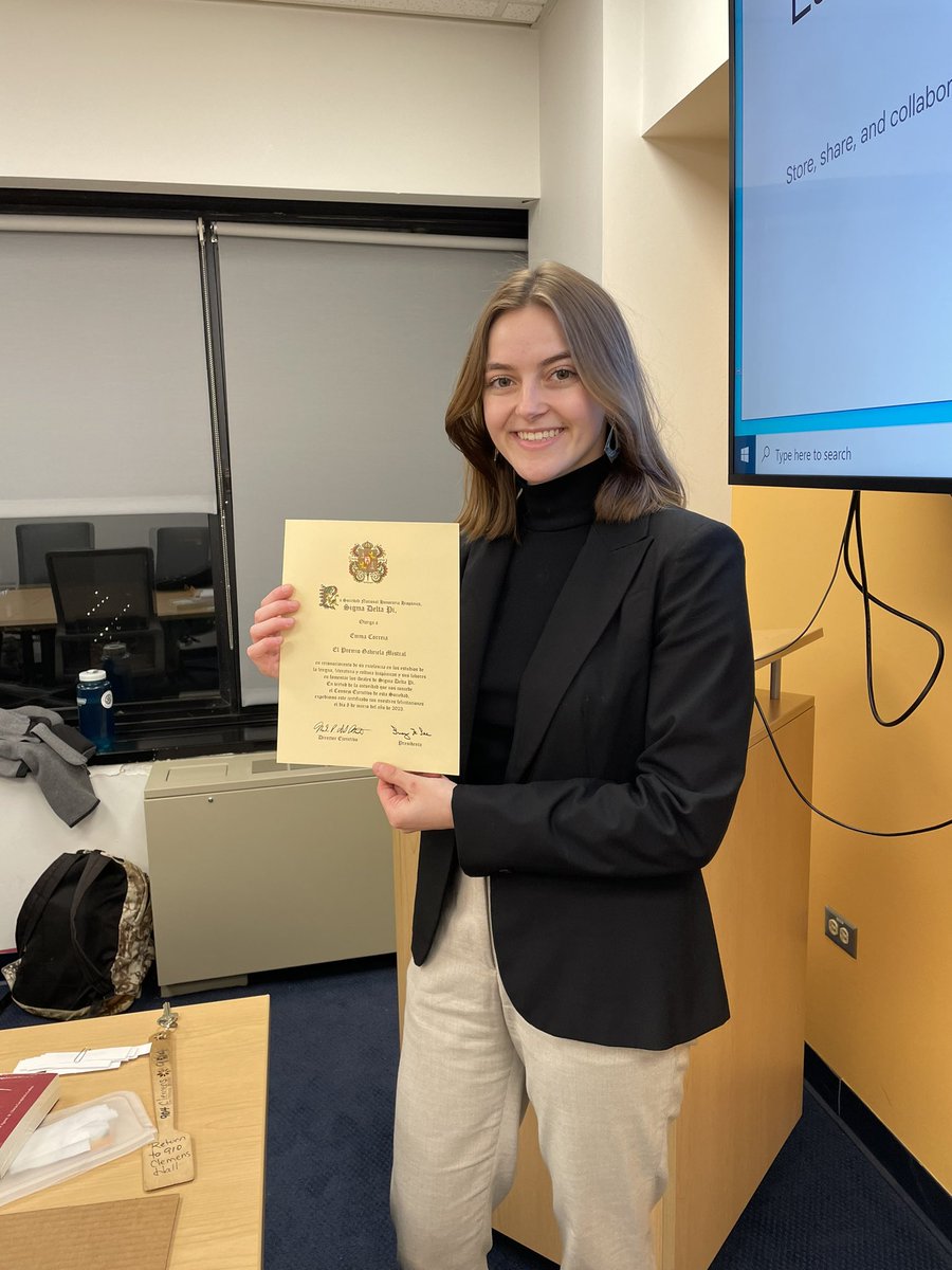 ElizabethScarl5's tweet photo. Emma Correia, graduating soon from @UBCAS, winning the Gabriela Mistral Prize from #SigmaDeltaPi, the national collegiate #honorsociety for Spanish. https://t.co/3sIUHl1yUw