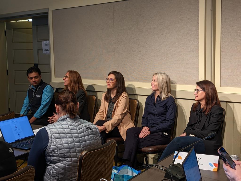 holgermu's tweet photo. And the team that manages the heavy lifting of @Workday #HCM (with a customer, @Accenture's @SusanGoodyer1)  #WdaySummit https://t.co/SA1N1vgwsM
