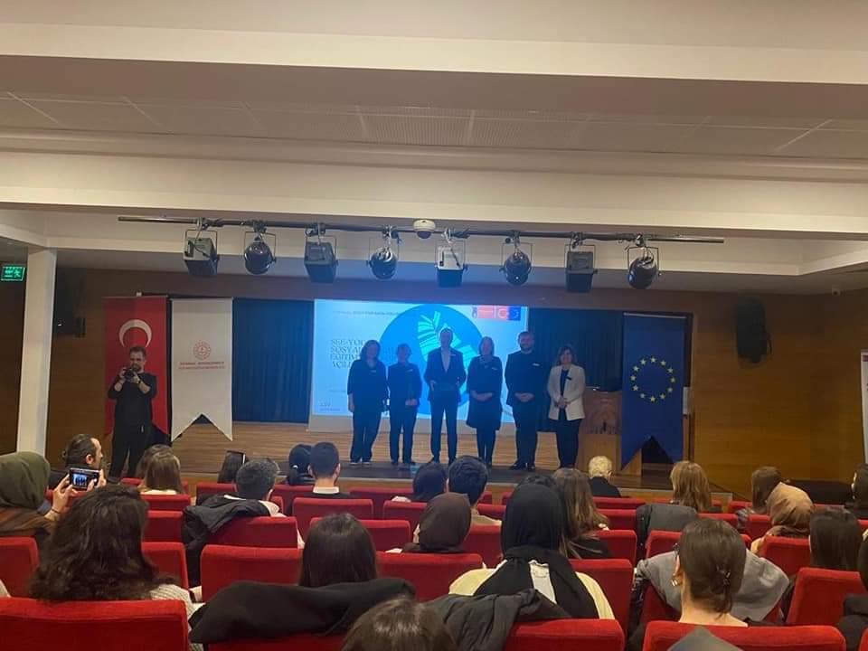 BuyukcekmeceMem's tweet photo. @ulusalajans tarafından desteklenen @BuyukcekmeceMem KSV Vakfı işbirliği ile gerçekleştirilen Erasmus+ KA154 YOU SEE-YOU Projemizin lansmanı gerçeklestirildi. https://t.co/BNytdSwvMw