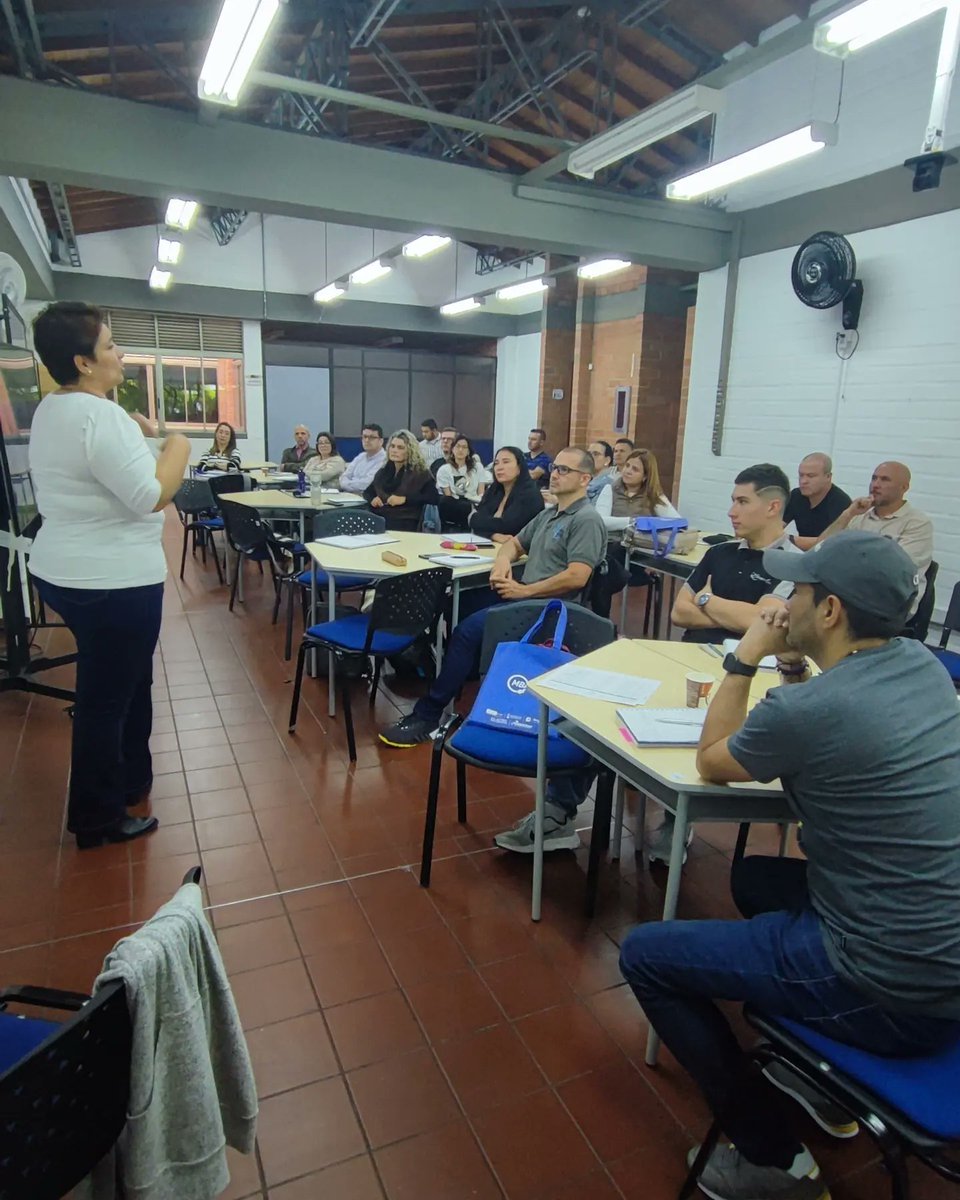 juancarlosy's tweet image. Liderazgo consciente y mentalidad empresarial. Dos conceptos que debemos desarrollar los emprendedores. Y hacen parte del MBA (Método Base de Aceleración) de #Interactuar, que inició formalmente esta semana. Así podré fortalecer a @Negociosentm. Llegué por @soyemprendator.