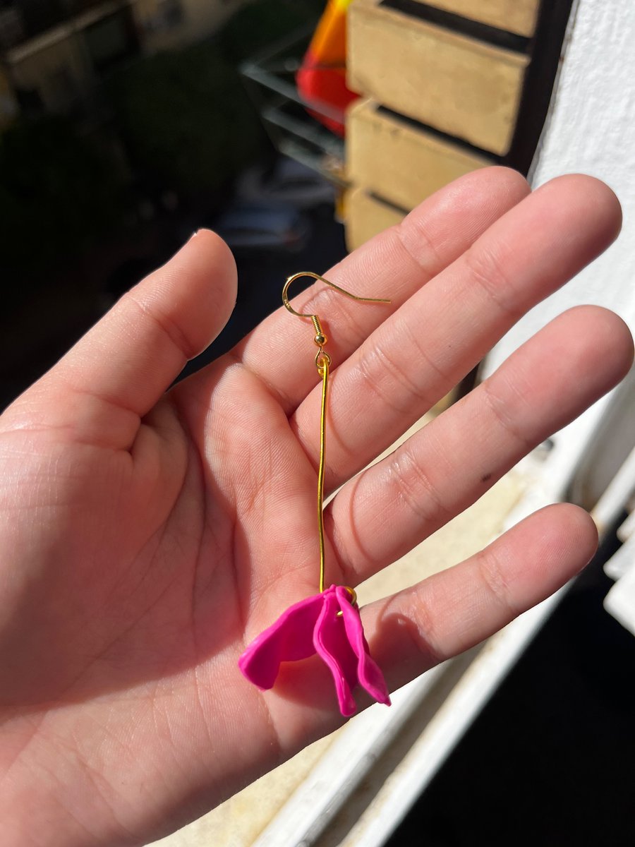 anaarojaas13's tweet photo. Hola! Vendo pendientes de arcilla polimerica hechos a mano con mucho amor ❤️ si os gustan podéis preguntar sin problema ❤️ https://t.co/X5JsJc7M4A