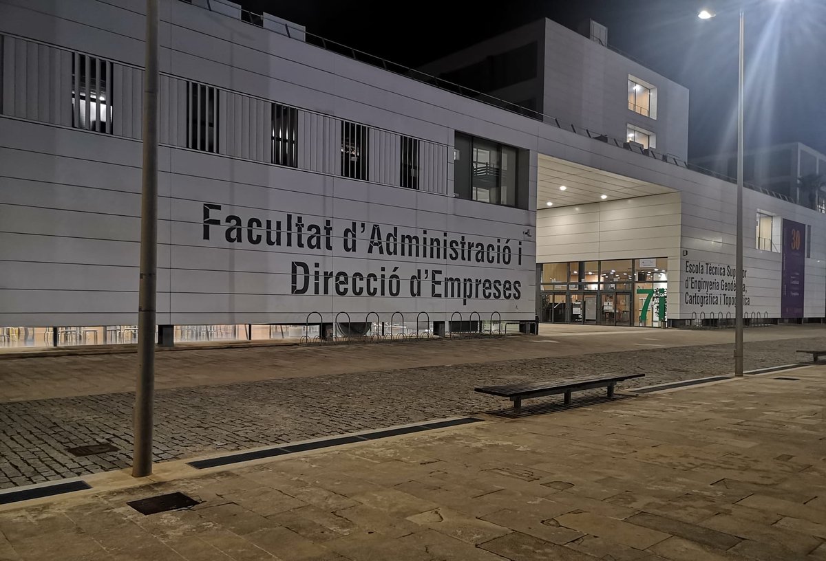 1/3 Con motivo del 2⃣0⃣ aniversario de la titulación de GAP, la Facultad ha planificado un evento el 5 de mayo de 2023 a las 18:00 para todos los egresados. 

🧑‍🎓En esta celebración, llevaremos a cabo una mesa redonda liderada y formada por egresados de GAP.

#adeupv #fadeupv #upv