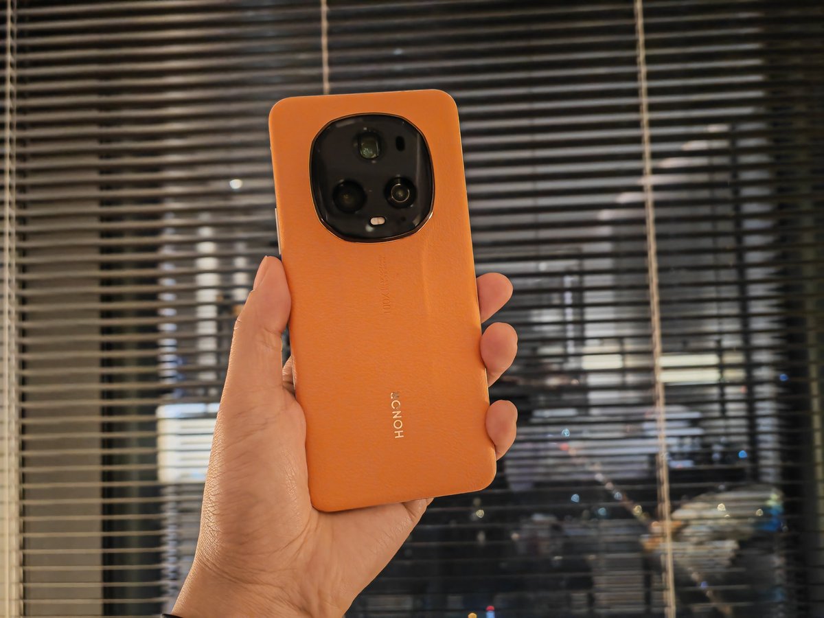 heling1682002's tweet image. #Honor #magic5ultimate hands on.